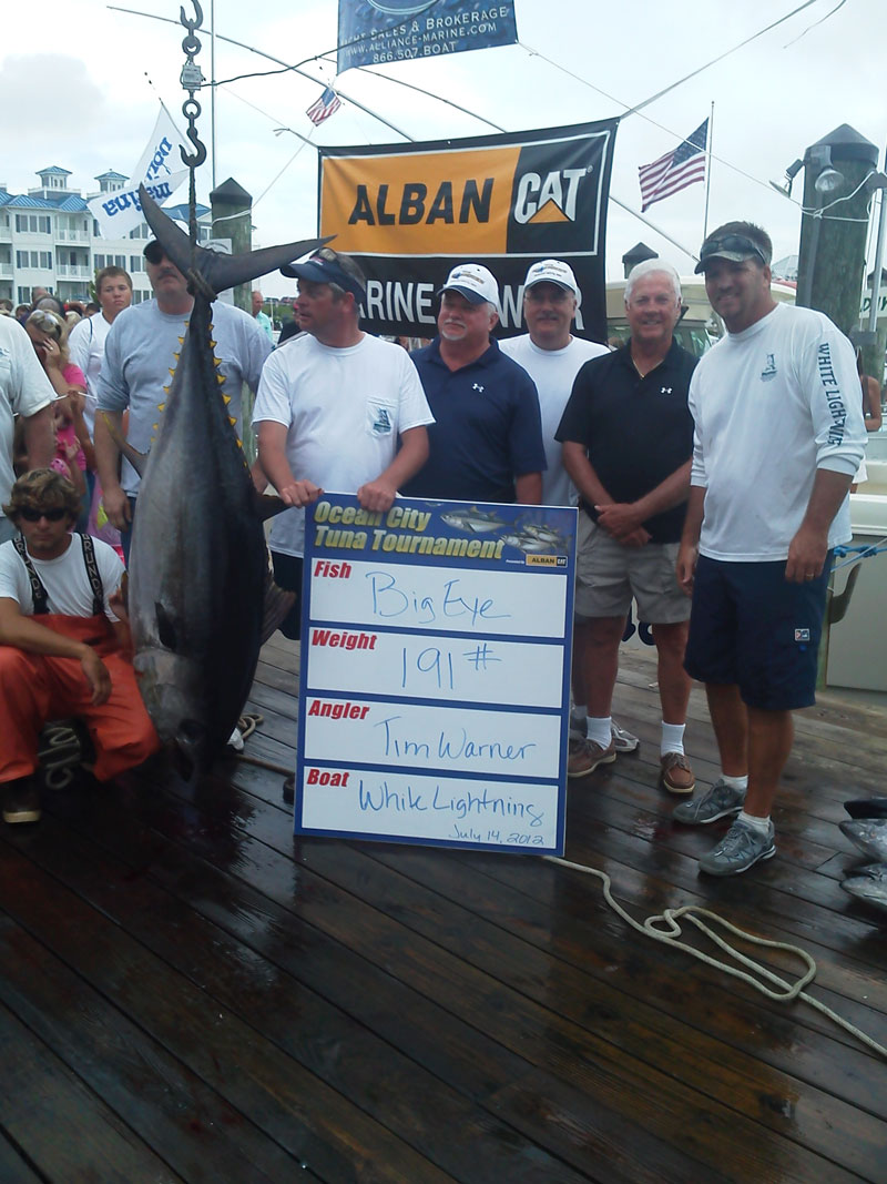 White Lightning boat and crew